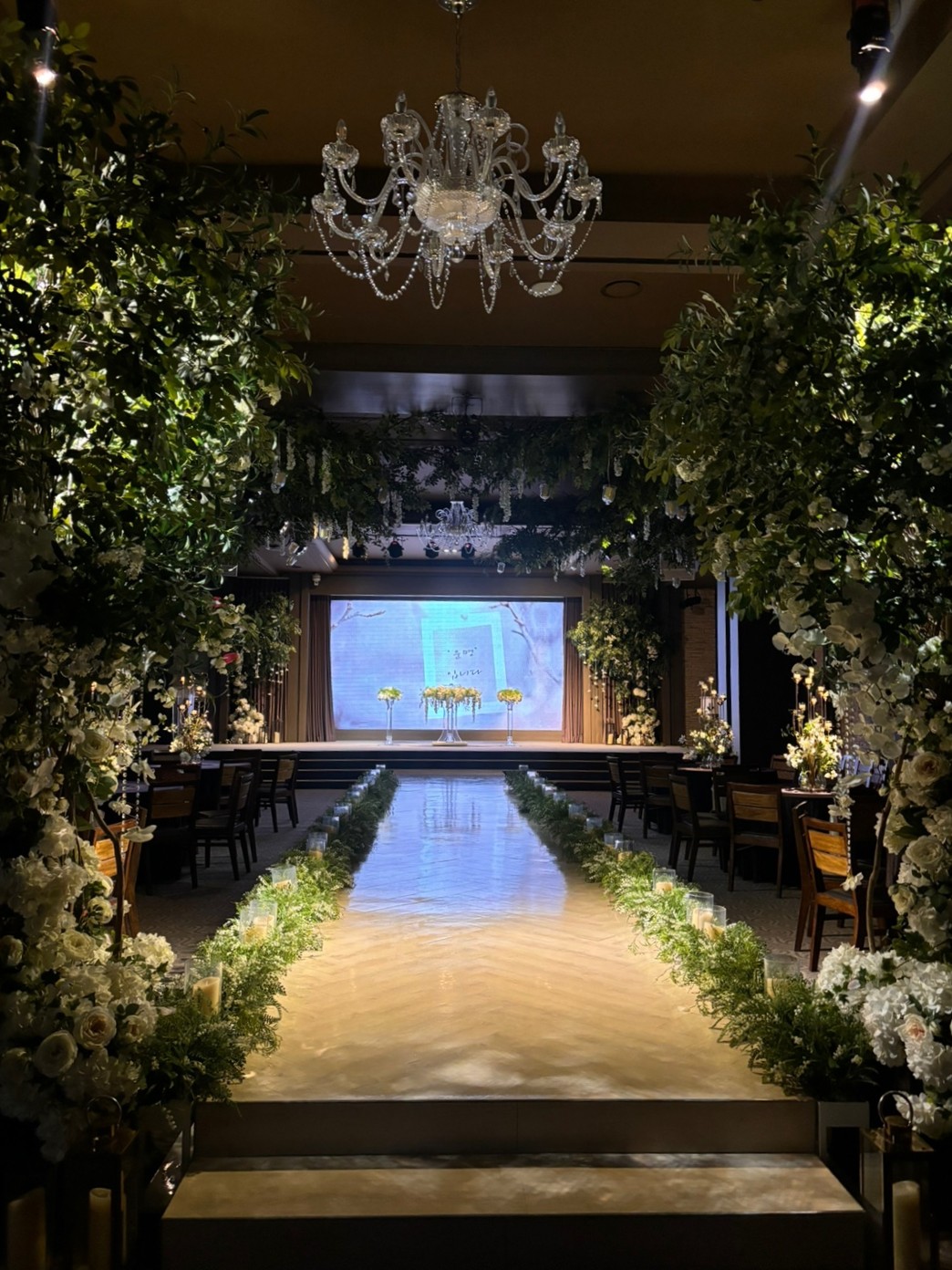 1층 베아트리체홀 메인.jpg